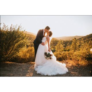Happy 3-week anniversary to this unbelievably gorgeous couple @victoria_chetcuti @mchet4 #smalpresets #sunset #weddingpics #weddinggoals #wow #littlethingstheory #sbsn #somethingborrowedsomethingnew #bride #groom #kiss #love #truelove